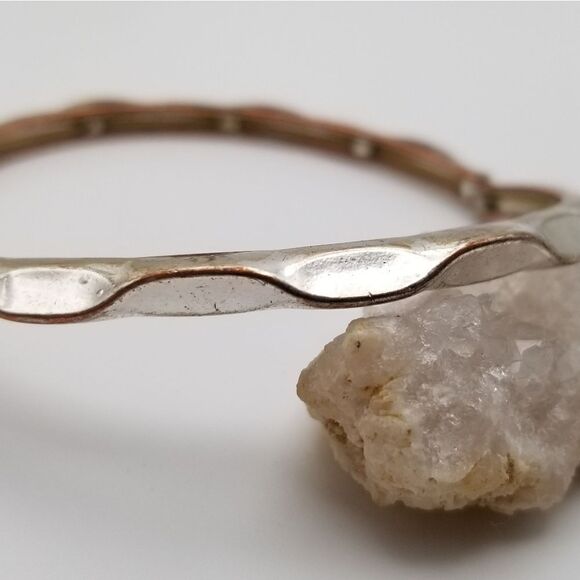 Silver tone concave dot bracelet. B528 - Picture 1 of 2